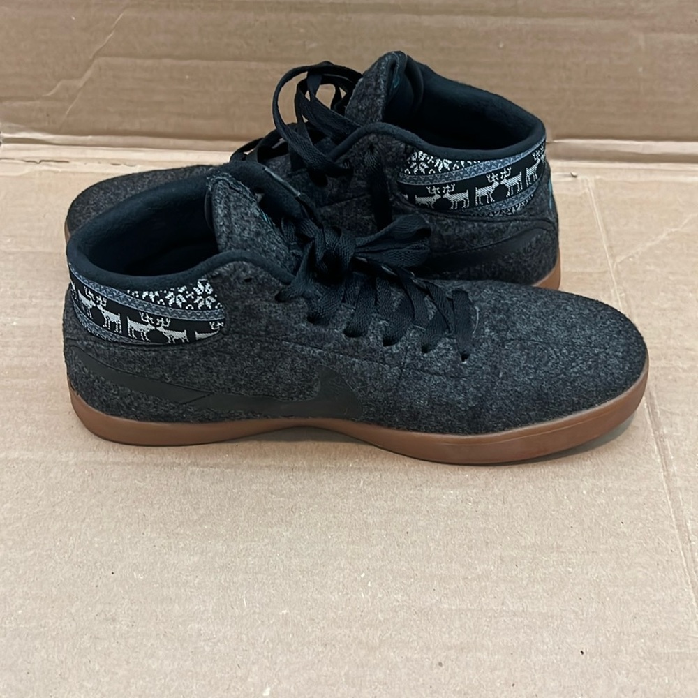 Nike SB Eric Koston Lunarlon Mid Warmth Christmas Reindeer Sneaker